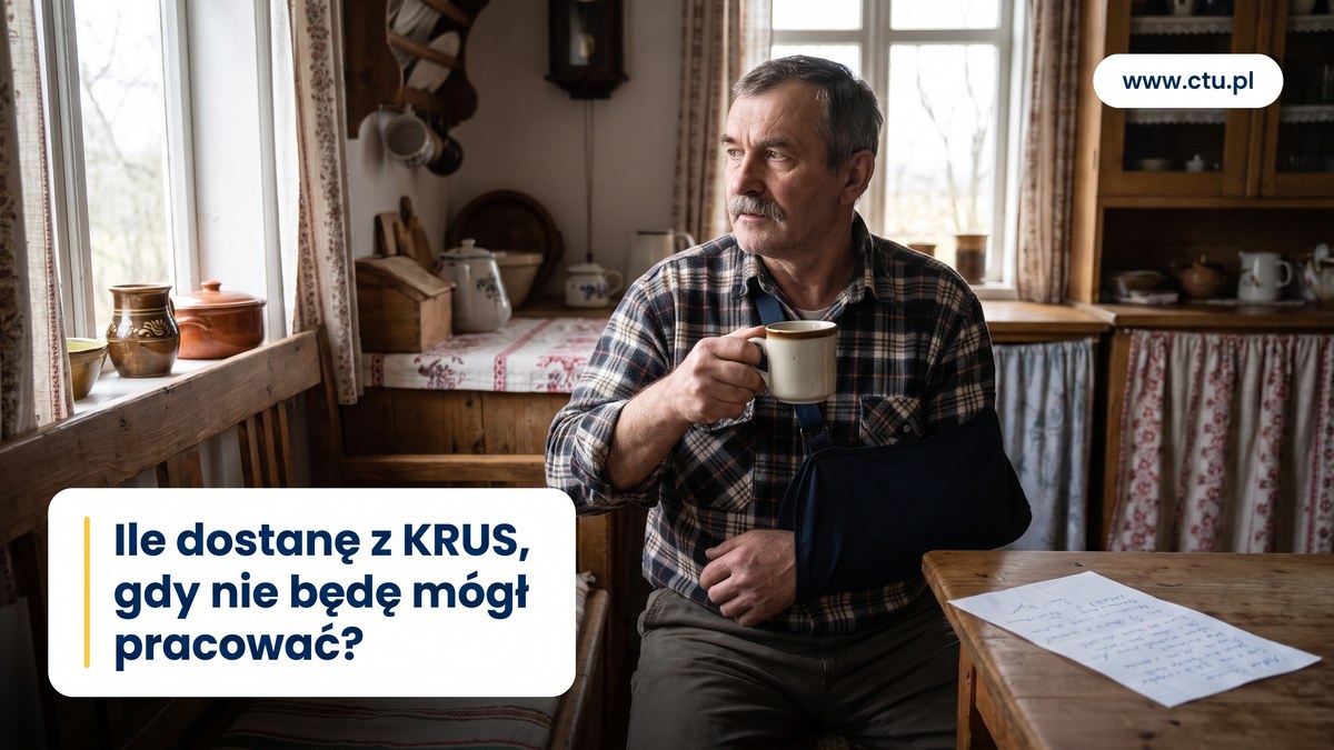 Rolnik z ręką na temblaku siedzi przy kuchennym stole z kubkiem i patrzy w okno